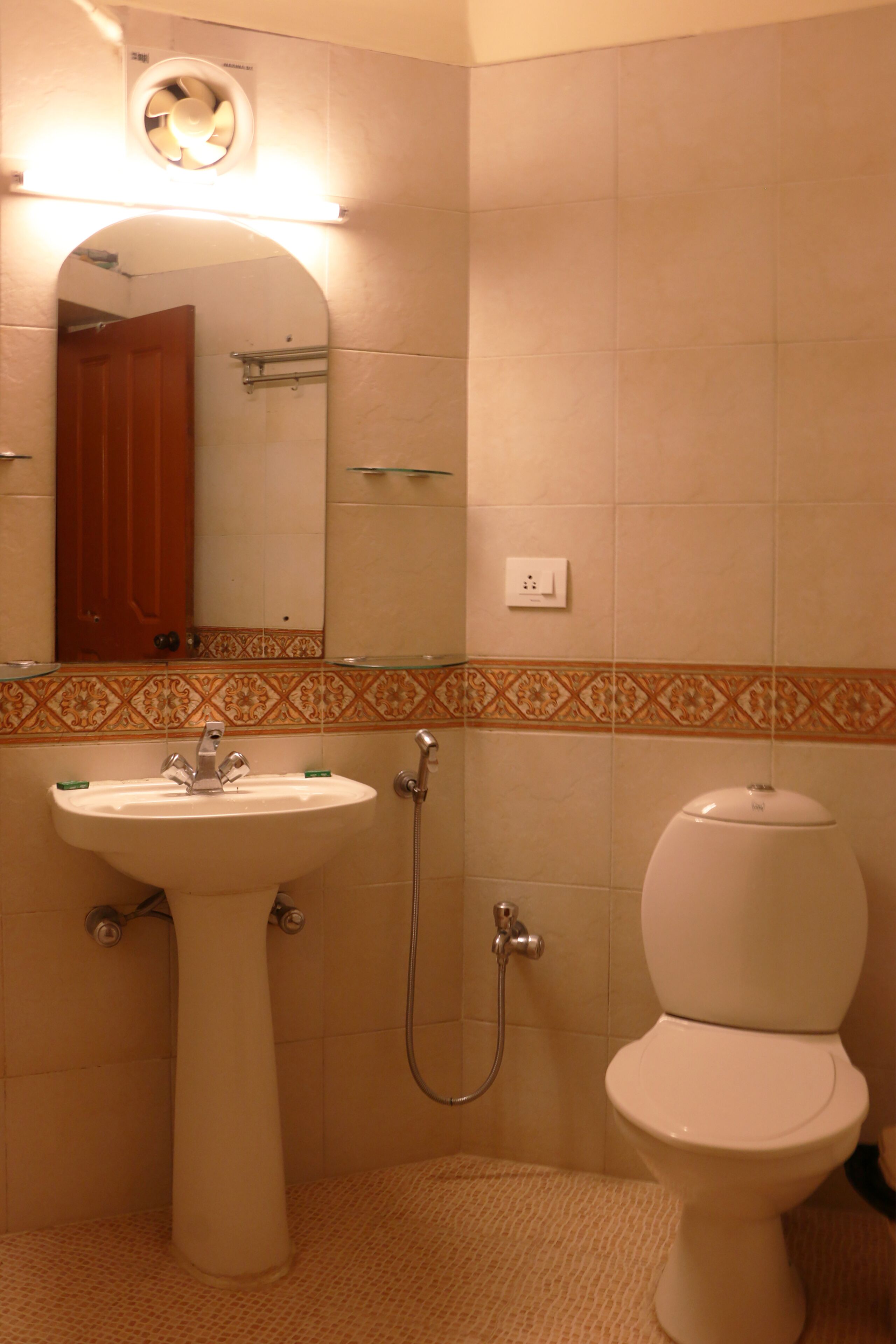 deluxe twin room, 2 single beds, non smoking, pool view | bathroom | shower, hair dryer, towels