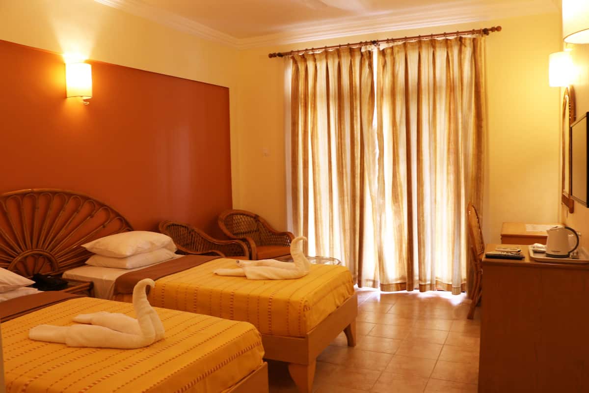 deluxe twin room, 2 single beds, non smoking, pool view | 1 bedroom, minibar, in-room safe, desk