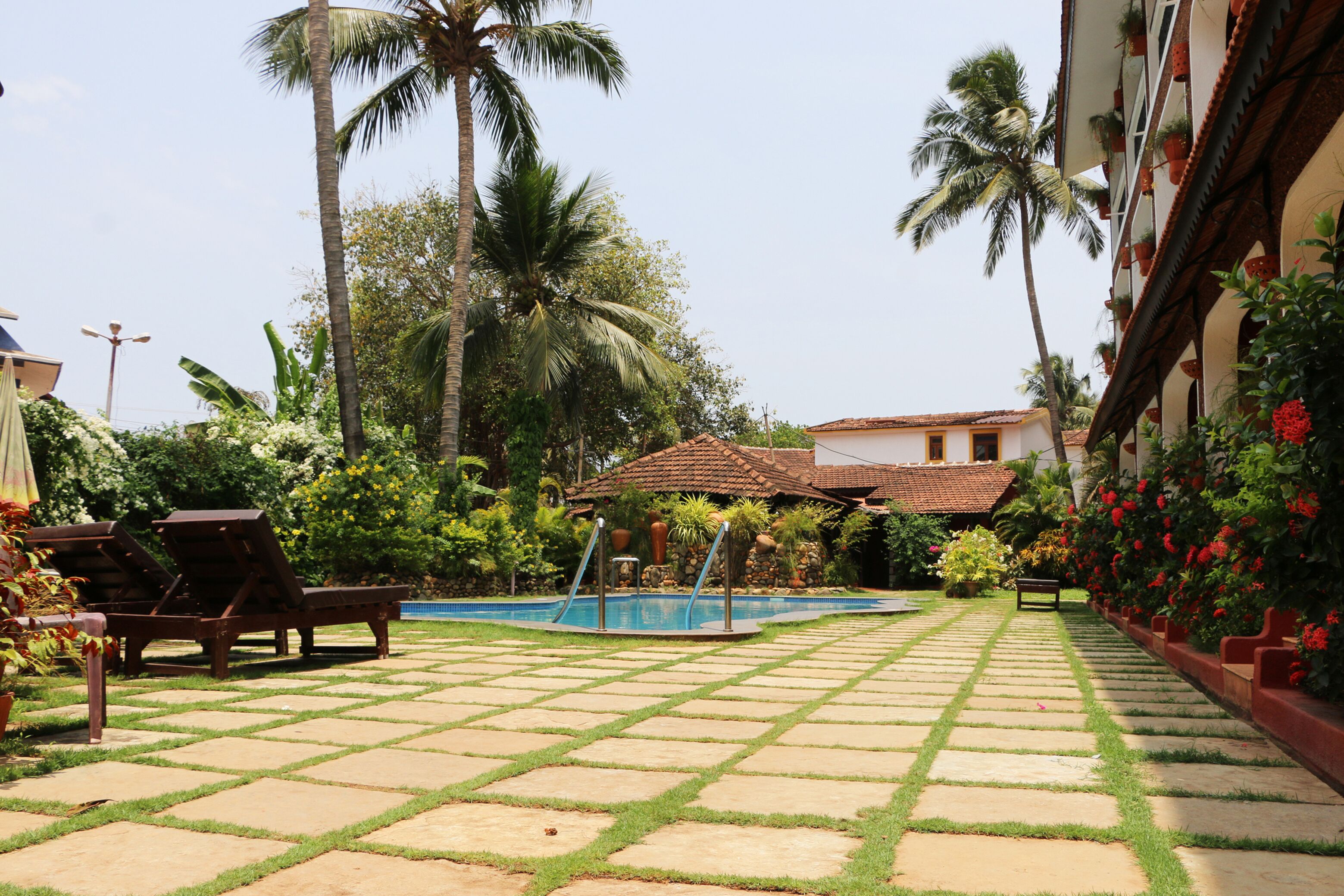 outdoor pool, open 8:00 am to 6:00 pm, pool umbrellas, pool loungers