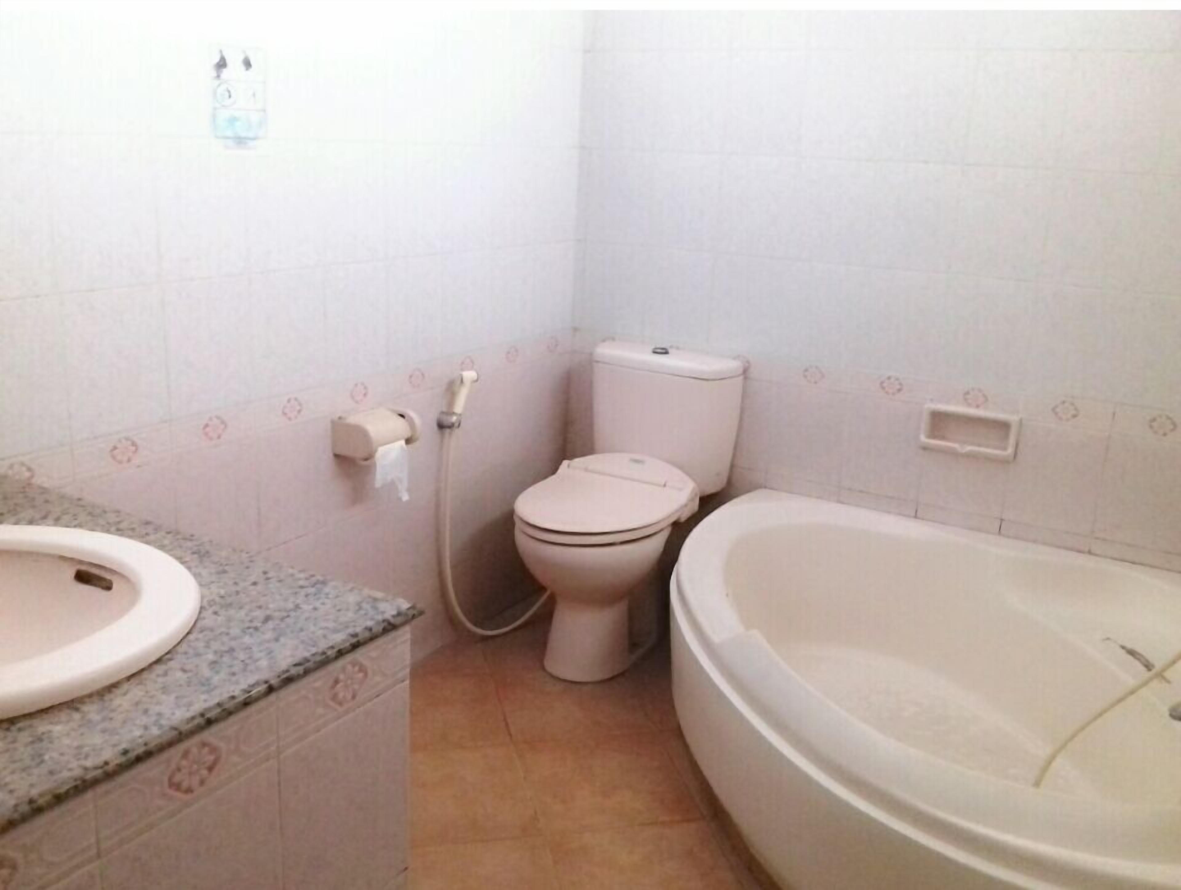 Room, 3 Bedrooms | Bathroom | Hair dryer, towels