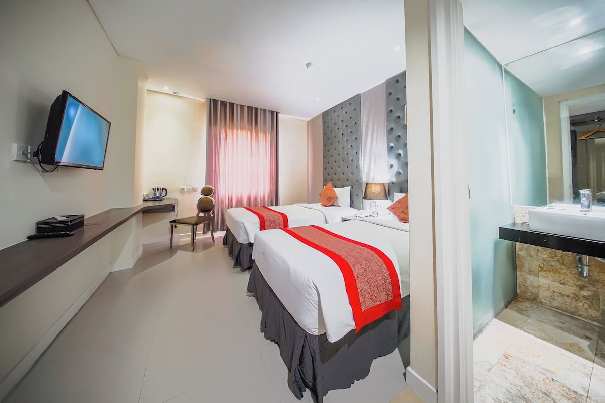 Premium bedding, in-room safe, desk, blackout curtains