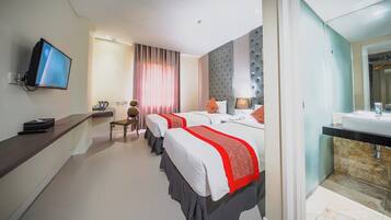 Premium bedding, in-room safe, desk, free WiFi