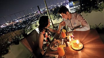 Aamiainen, lounas ja illallinen; kansainvälinen keittiö