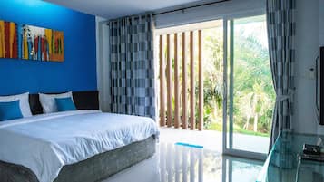 Habitación doble superior | Caja de seguridad en la habitación, escritorio y cortinas blackout