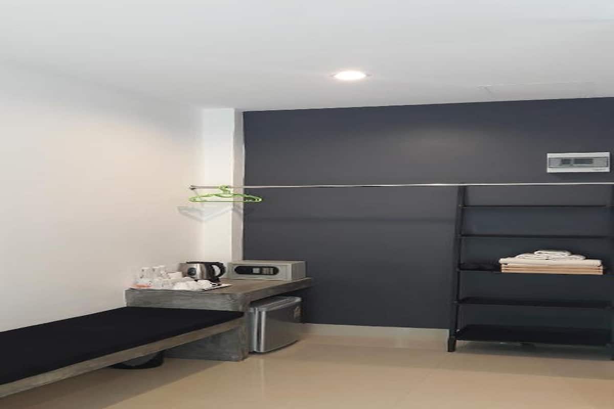 deluxe triple room | 1 bedroom, in-room safe, desk, blackout curtains