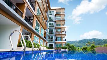 Outdoor pool, pool loungers