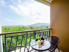 Frühstück, Mittagessen, thailändische Küche, Blick auf den Garten 