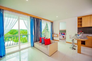 Familiesuite, 2 soverom | Sengetøy av topp kvalitet, minibar, safe på rommet og skrivebord