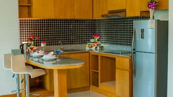 Deluxe Studio with Balcony Room | Private kitchenette | Full-size fridge, microwave, oven, stovetop