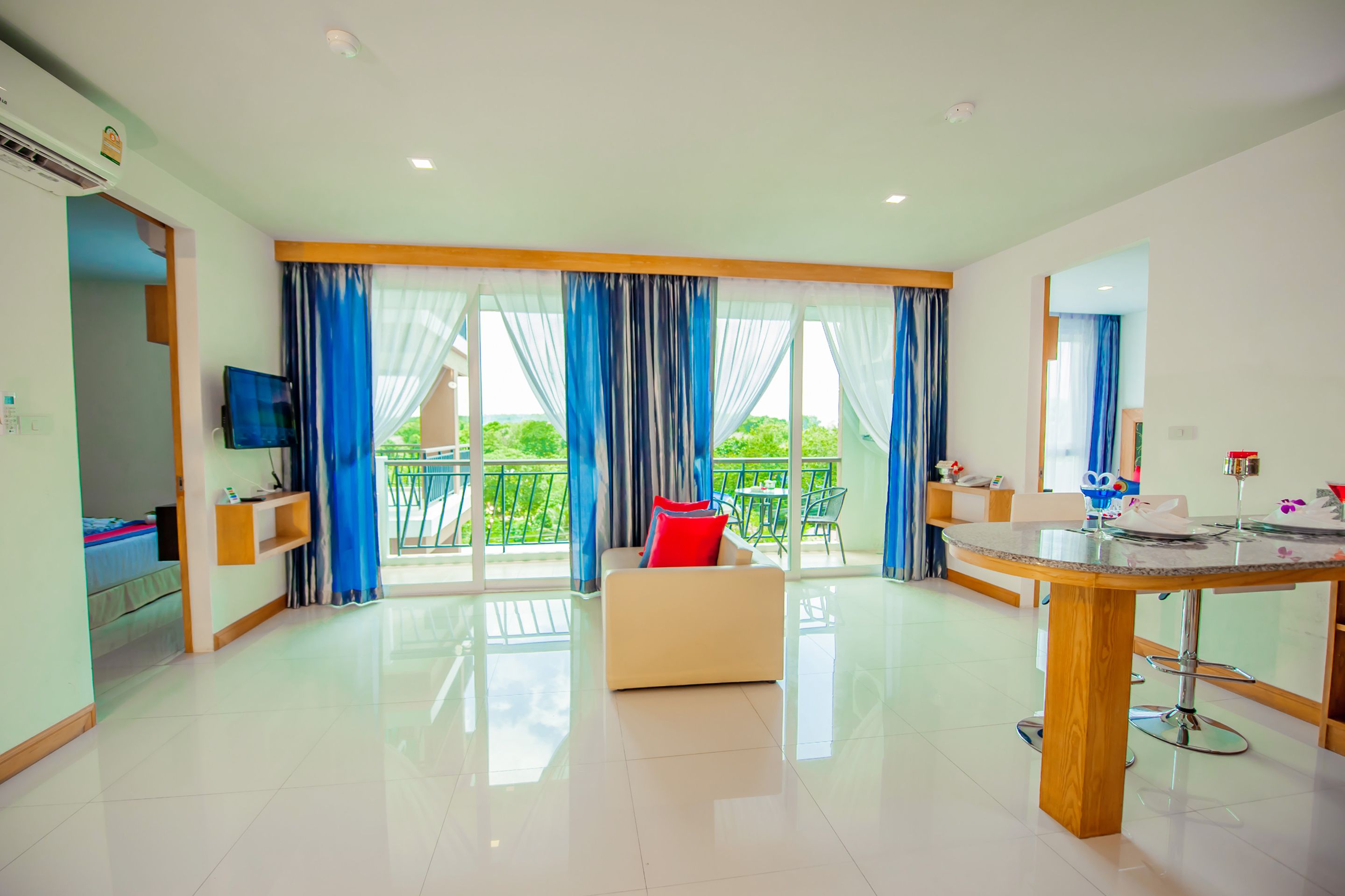 Family Suite, 2 Bedrooms | Premium bedding, minibar, in-room safe, desk