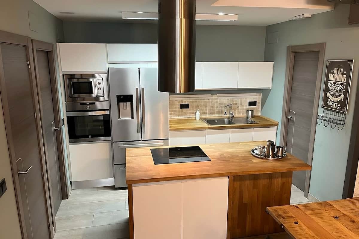 full-sized fridge, microwave, stovetop, dishwasher