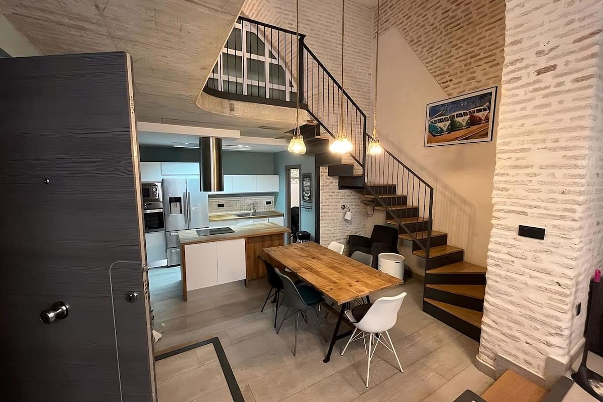 32-inch flat-screen tv with digital channels, tv