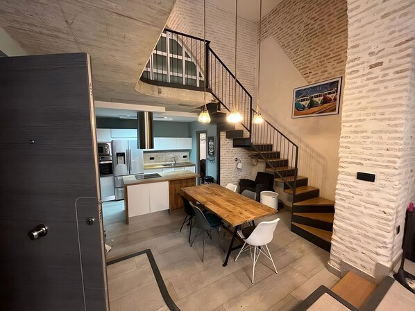 Télévision à écran plat de 32 pouces avec chaînes numériques, télévision