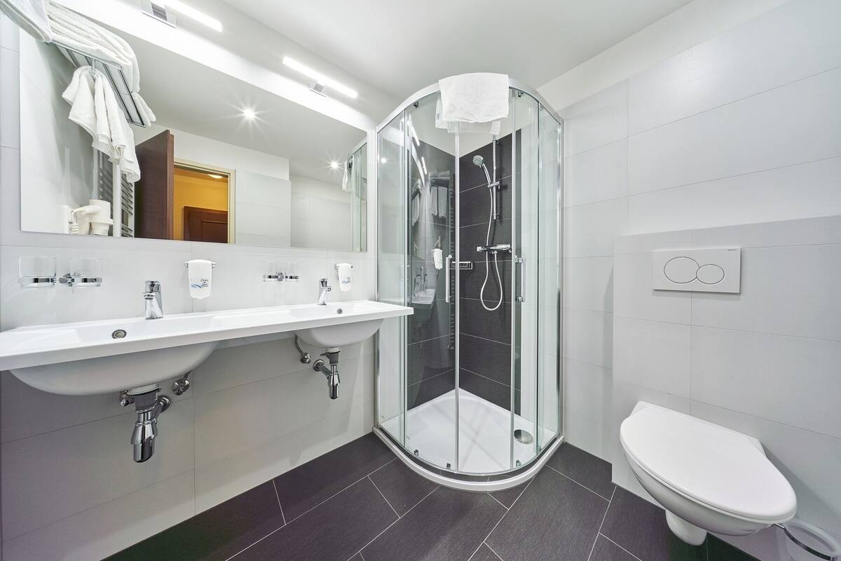 Family Room, 2 Bedrooms, Kitchenette | Bathroom