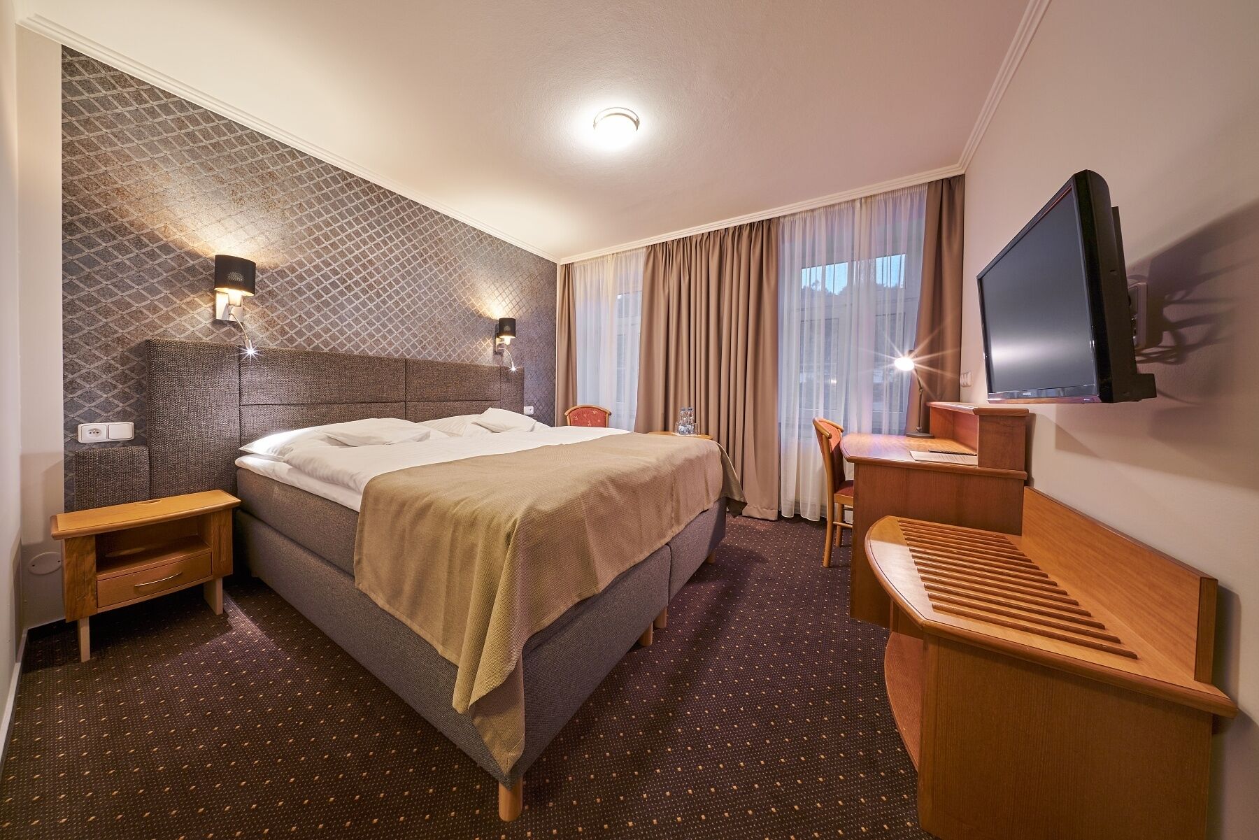 superior double room, 1 double or 2 single beds | 1 bedroom, in-room safe, desk, soundproofing