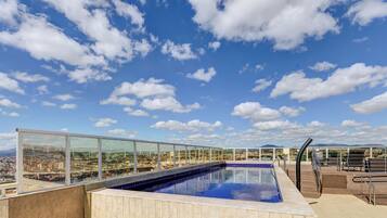 Outdoor pool, open 9:00 AM to 8:00 PM, pool loungers