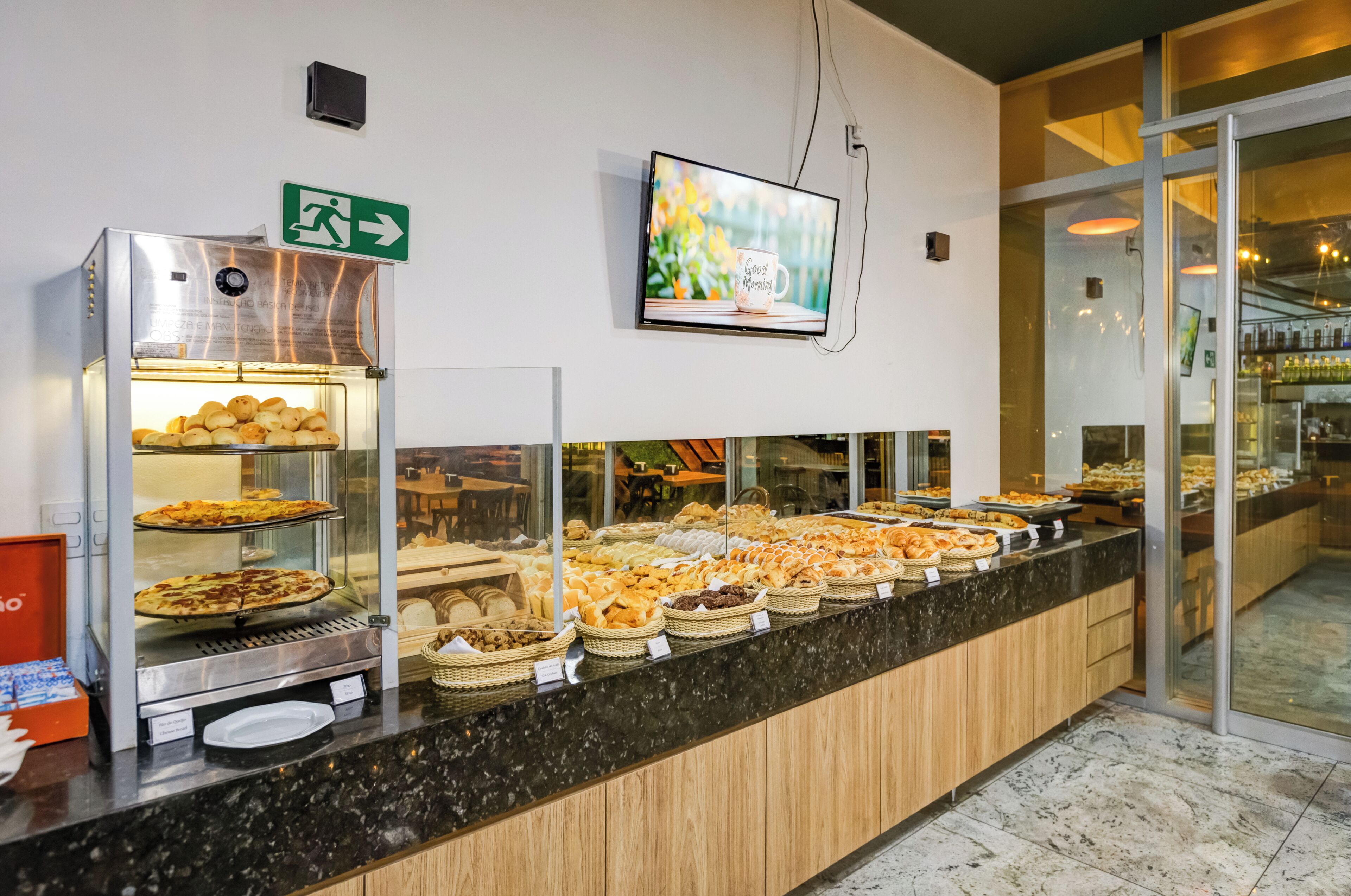 daily buffet breakfast (brl 45 per person)