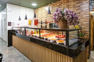 Desayuno buffet diario (BRL 45 por persona)