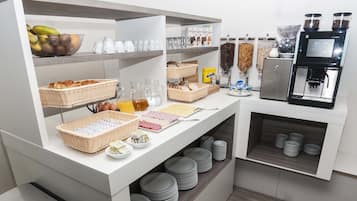 Petit déjeuner buffet (12.5 EUR par personne)