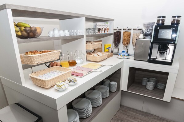 Desayuno buffet diario (EUR 12.5 por persona)