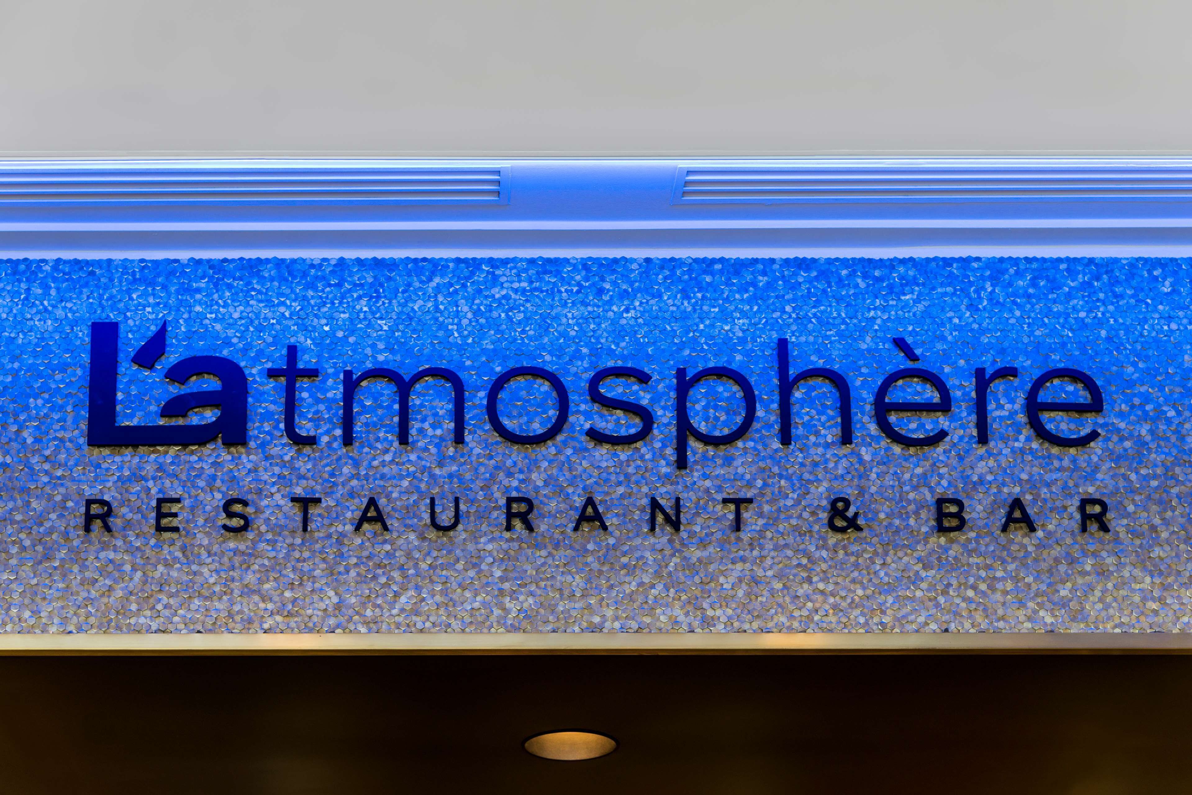 breakfast, lunch, dinner served; international cuisine