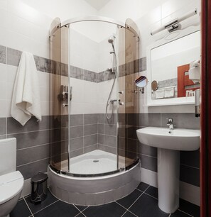 Apartment | Bathroom | Shower, free toiletries, hair dryer, bathrobes - Ribas (Odesa)