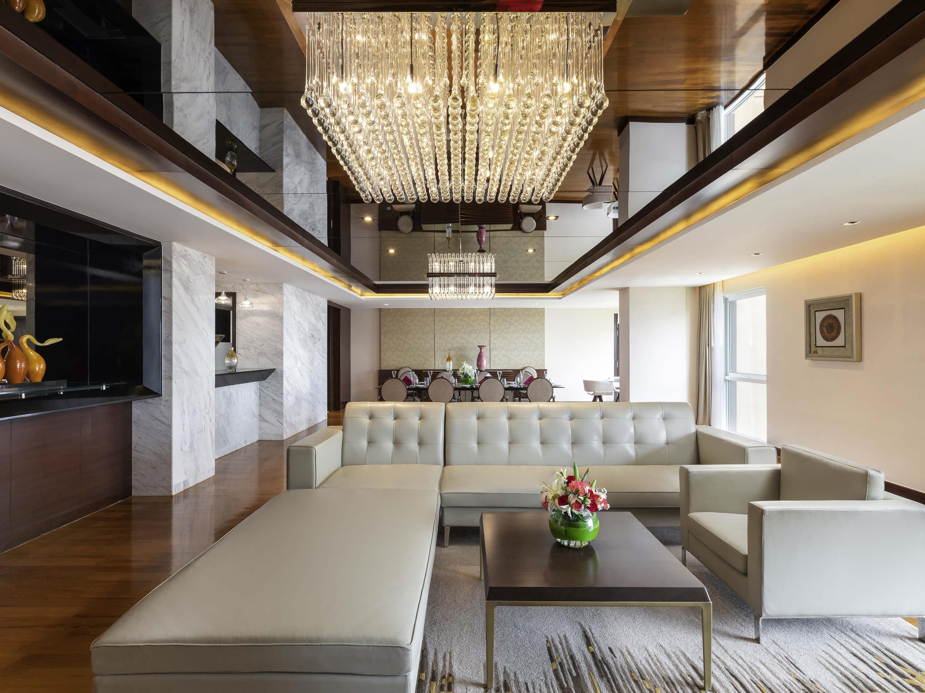 Phòng Suite Presidential | Minibar, két bảo mật tại phòng, bàn 