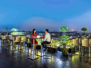 4 bars/lounges, poolside bar - Novotel Yangon Max (Yangon)