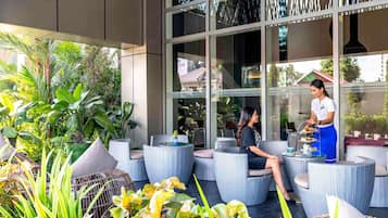 4 bar/lounge, bar tepi kolam renang