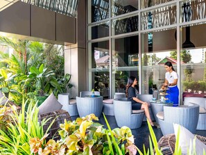 4 间酒吧/酒廊、池畔酒吧