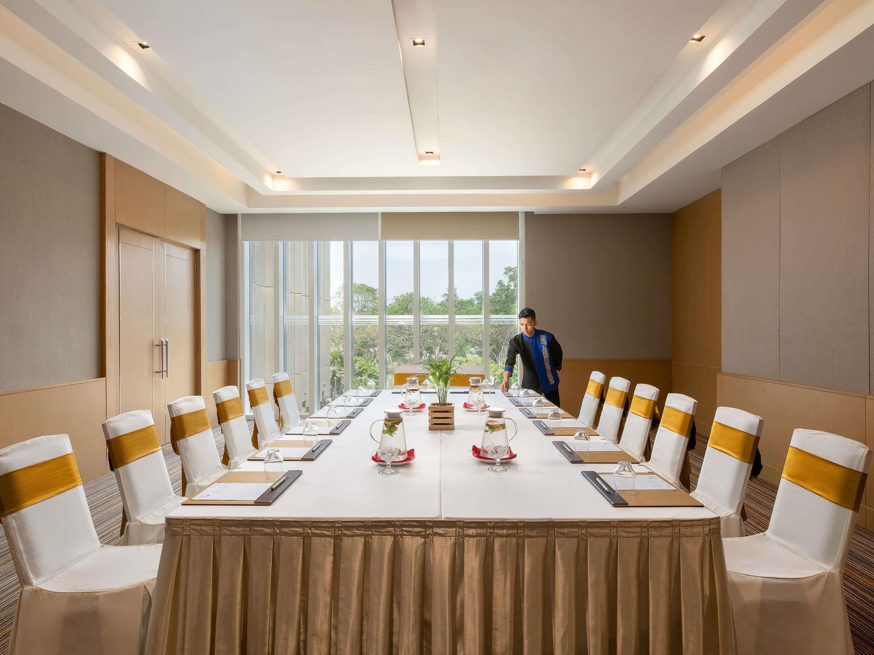 Meeting facility