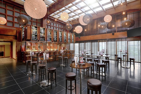 4 bars/lounges, poolside bar