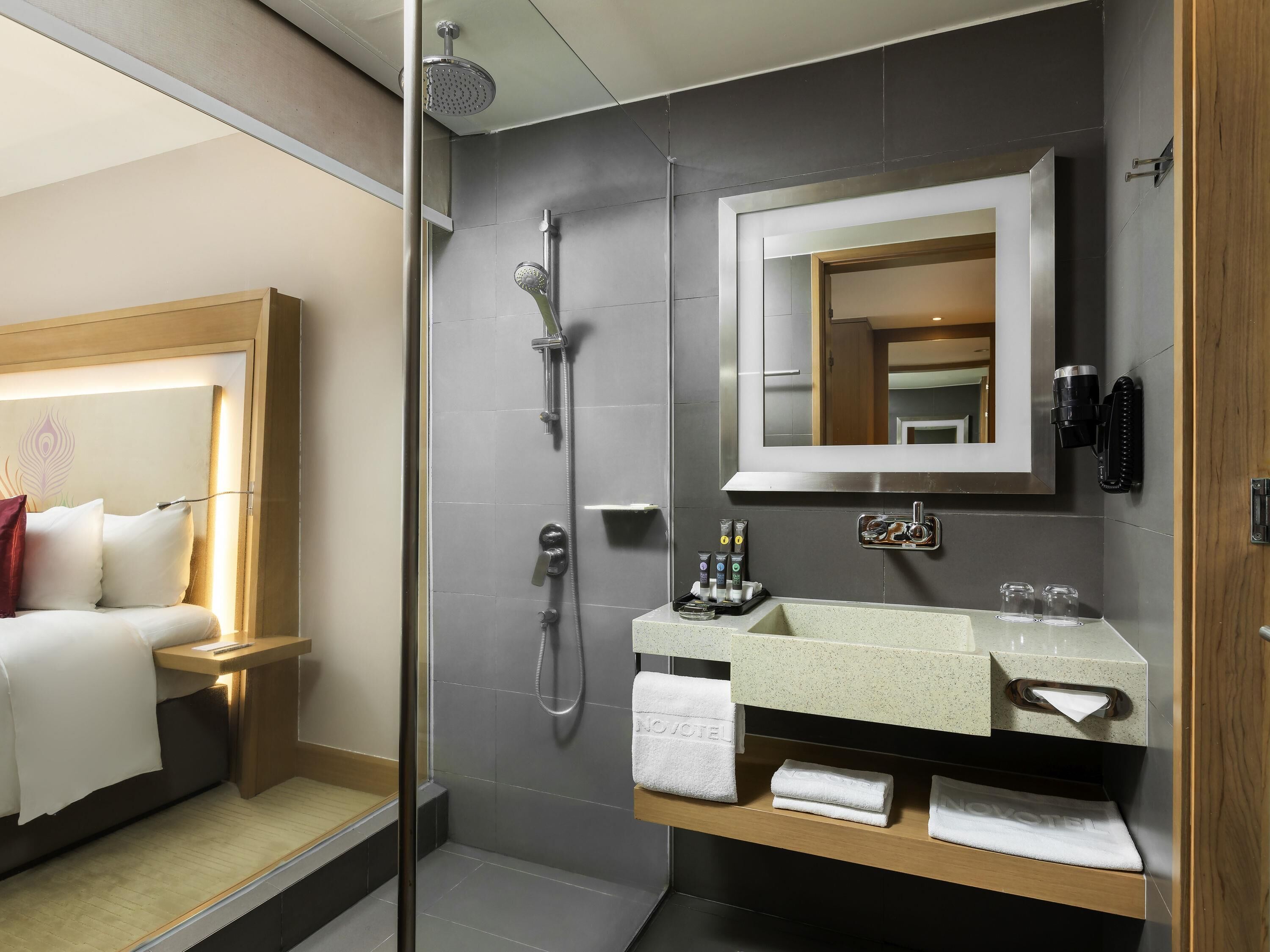 Deluxe Room with Large Twin Beds & Sofa | Minibar, in-room safe, desk, laptop workspace