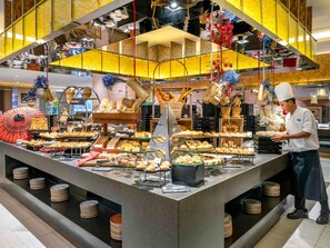 Daily buffet breakfast for a fee - Novotel Yangon Max (Yangon)