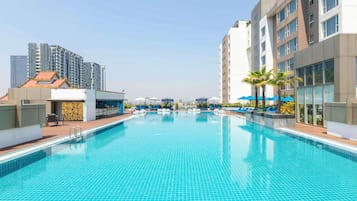 4 bars/lounges, poolside bar