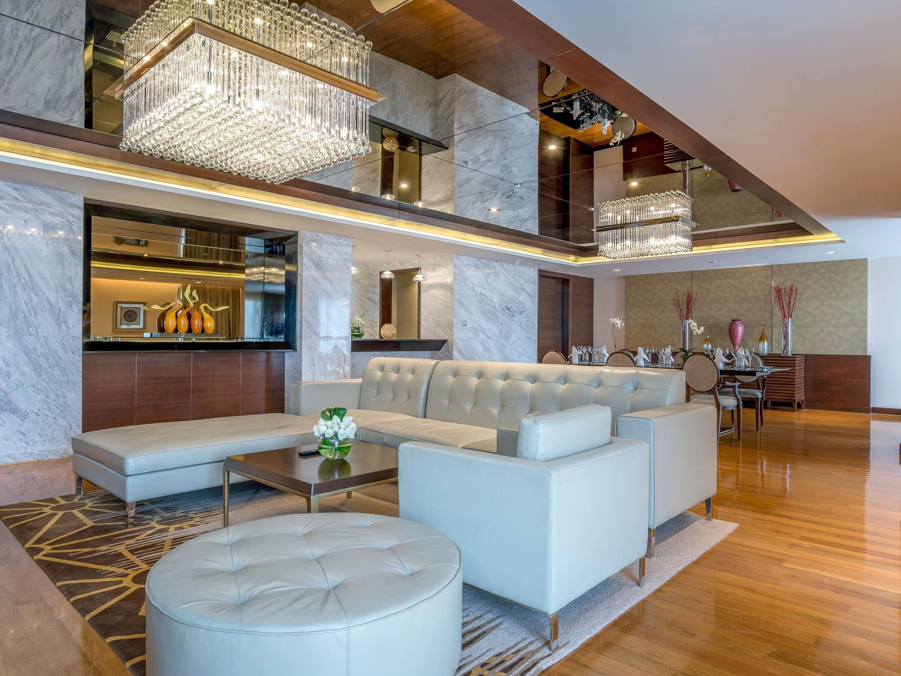 Premier Suite | In-room safe, desk, laptop workspace, iron/ironing board