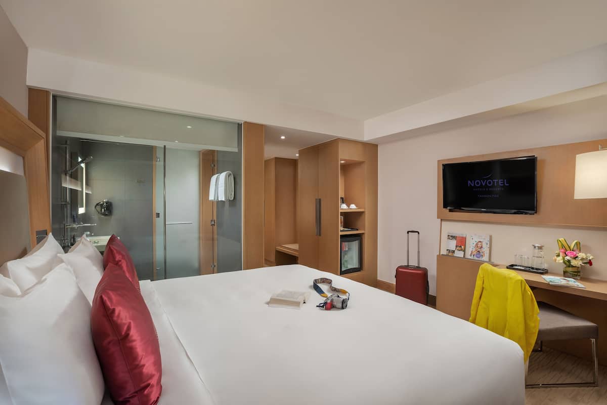 Luxury Executive Twin bed Rooms with access to Lounge, Cocktail hour, & Superior amenities