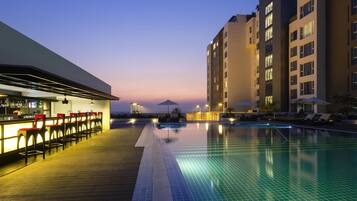 4 bars/lounges, poolside bar
