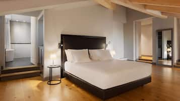 Edredons de pluma, cofres nos quartos, escrivaninha