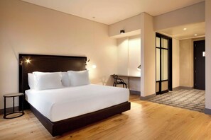 Down comforters, in-room safe, desk, soundproofing - NH Collection Torino Piazza Carlina (Turin)