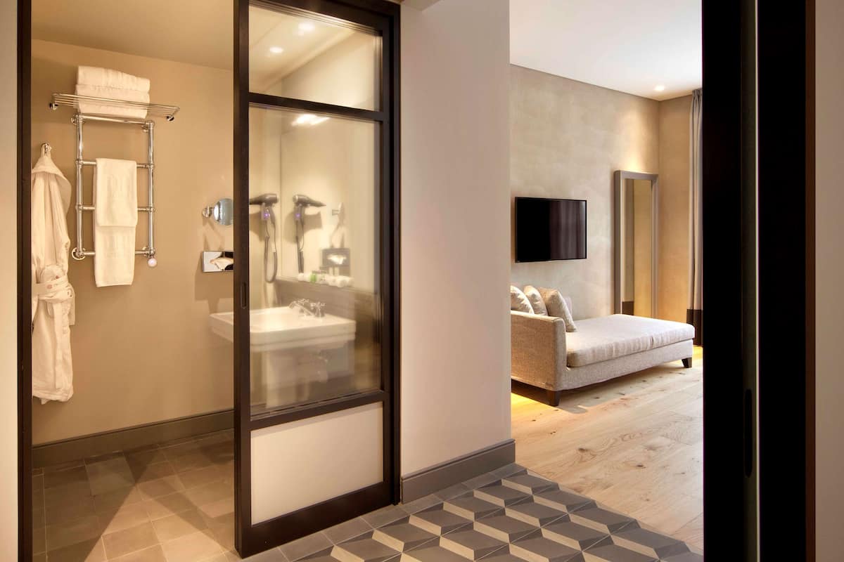 down duvets, in-room safe, desk, soundproofing