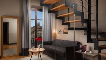 Edredons de pluma, cofres nos quartos, escrivaninha