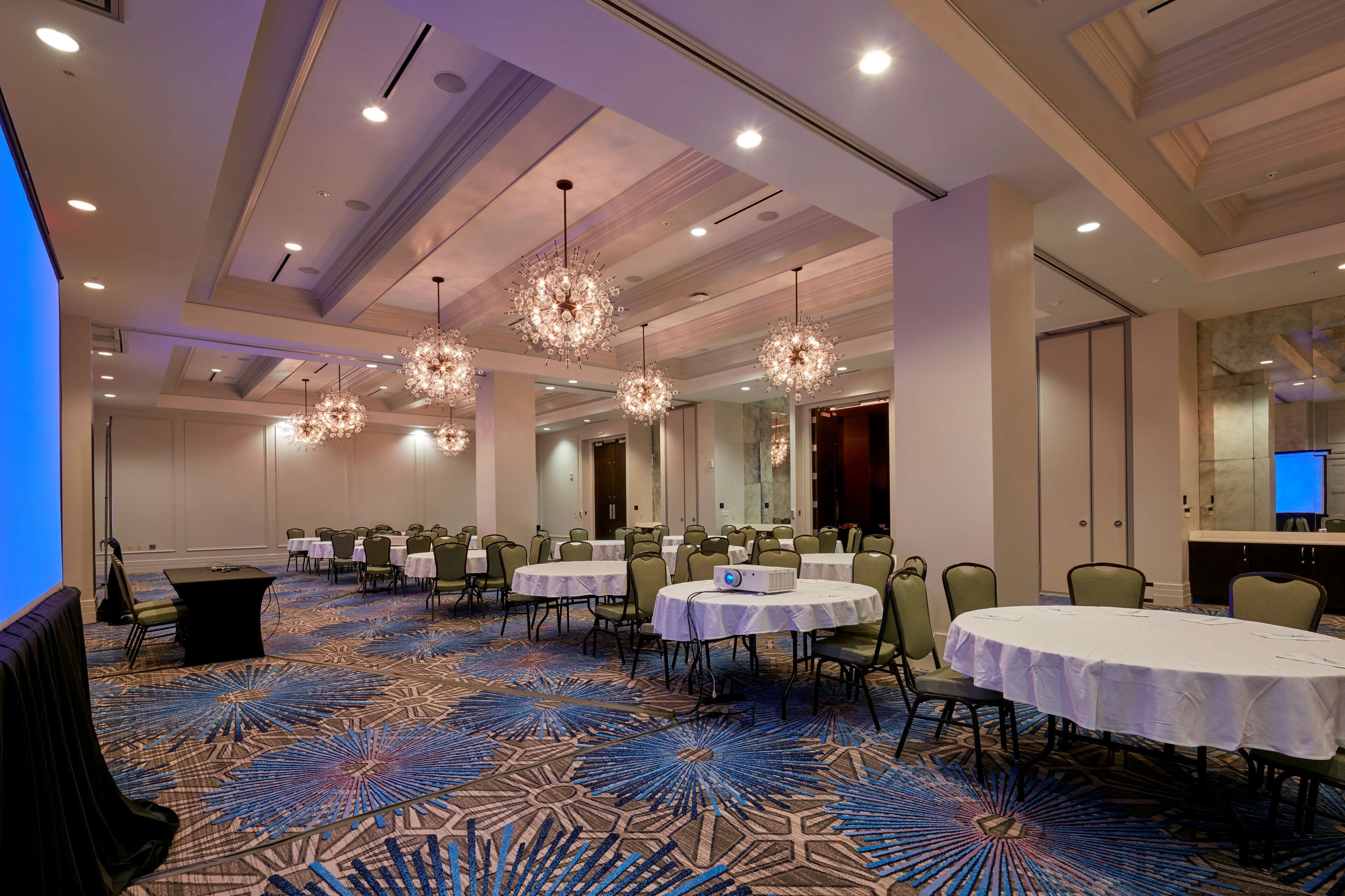 Photo - Embassy Suites Louisville Downtown