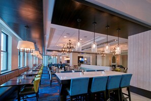 Dinner served - Embassy Suites Louisville Downtown (Louisville)