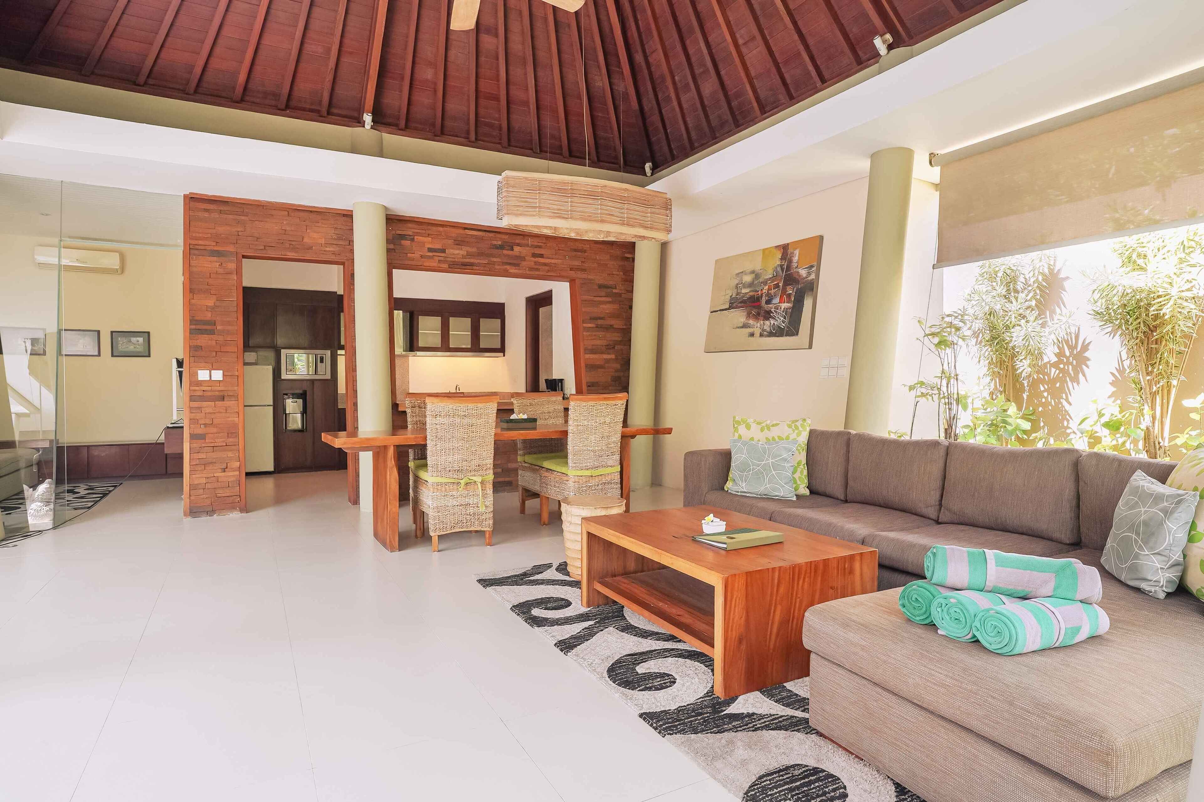 Two-bedroom Royal Pool Villa | Living area | 32-inch flat-screen TV with cable channels, LED TV