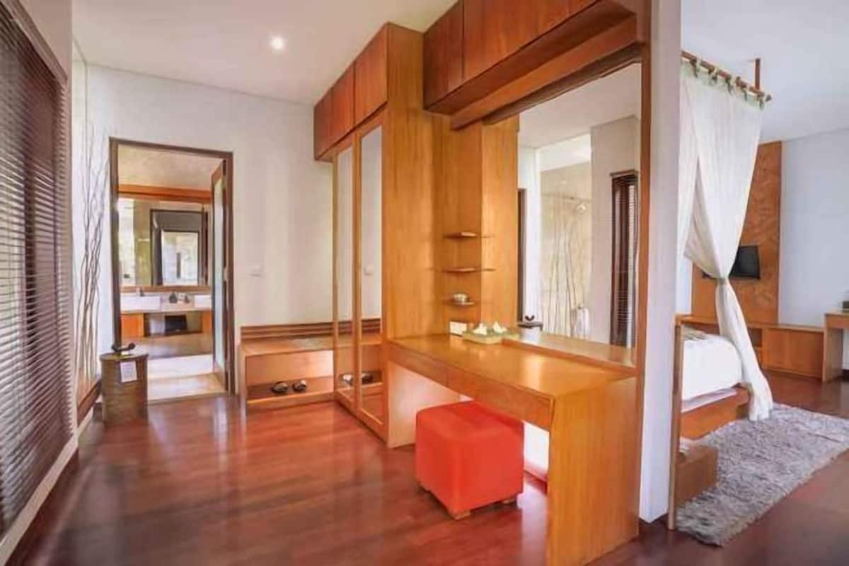 2 bedrooms, minibar, in-room safe, desk