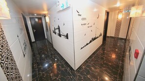 Hallway - Mira Inn (Kowloon)