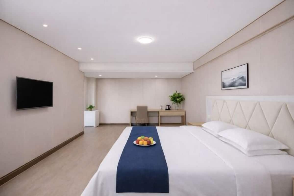 In-room safe, soundproofing, free WiFi