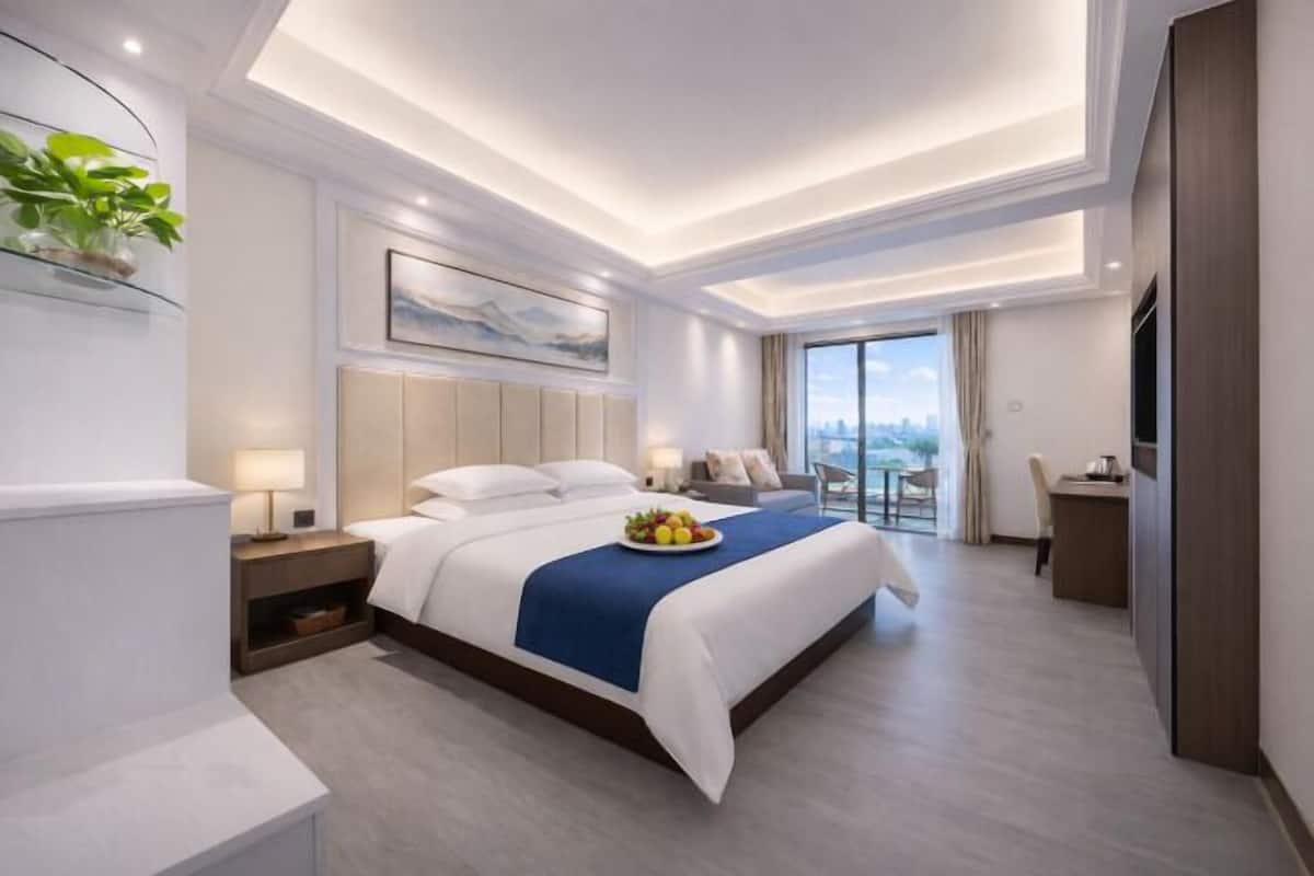 In-room safe, soundproofing, free WiFi