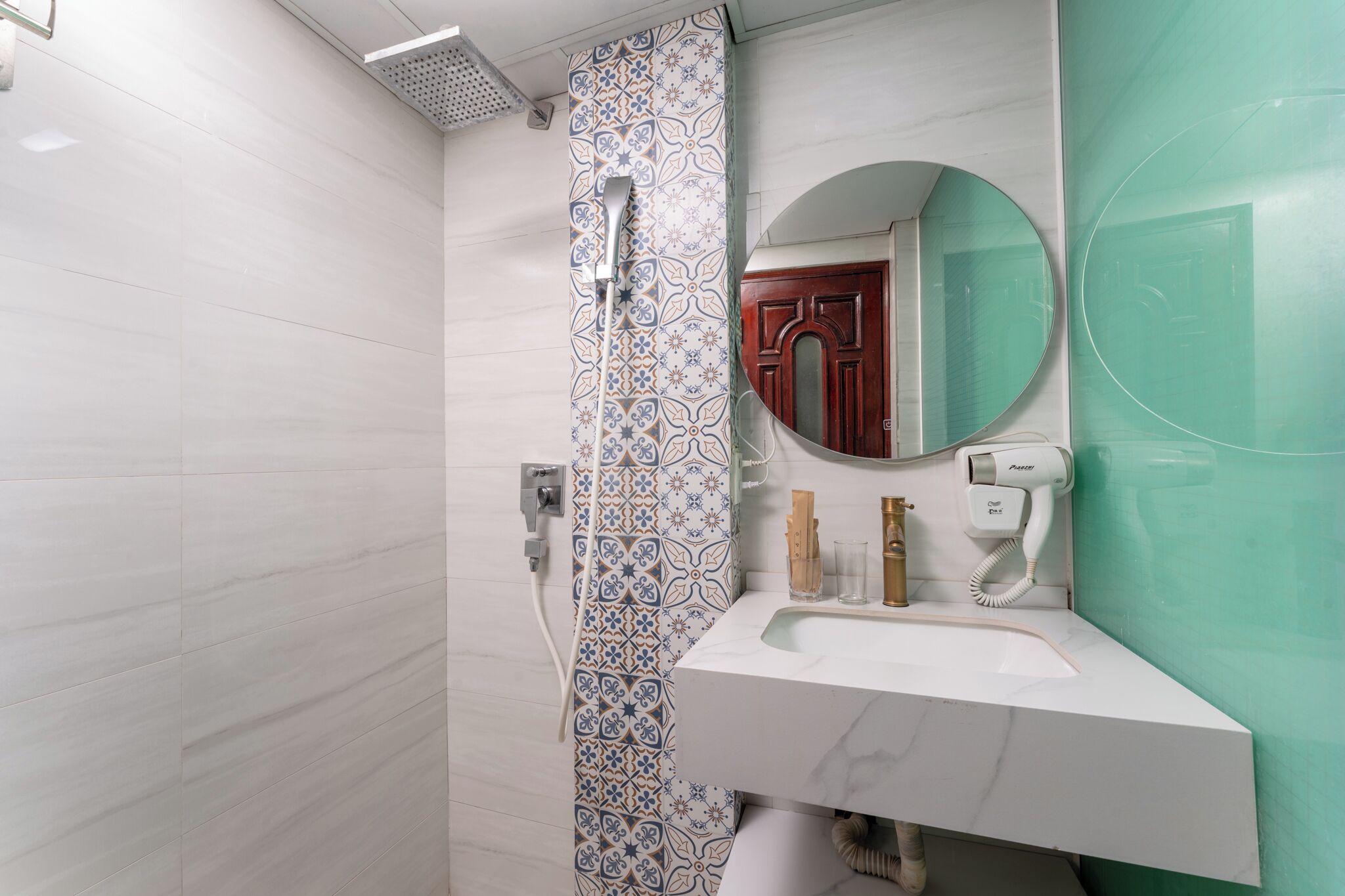 spring water bathtub, rainfall showerhead, free toiletries, hair dryer